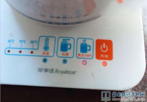 检修一台荣事达电热水壶,常见故障主要表现为不可以烧开水,显示