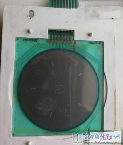 自己家的伊莱克斯ES01抽烟机用了十多年了,它是与订制的厨房