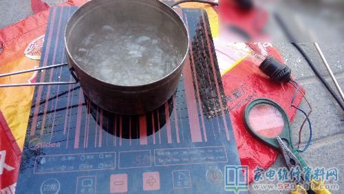 接修一台电滋炉,客户说在应用全过程中“啪”的一声,家中空开跳