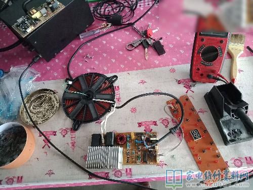 接修一台半球电磁炉,故障主要表现为插电开机表明E2故障