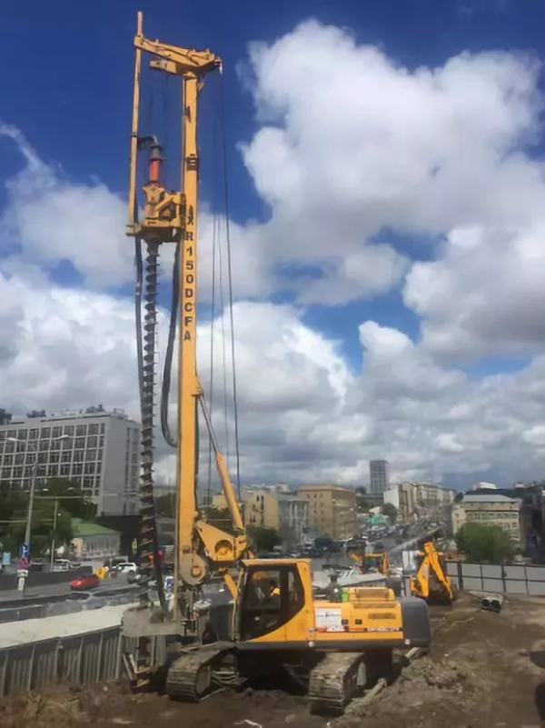 徐工XR150D参与俄罗斯商业中心建设项目